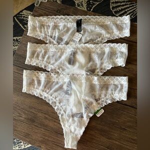 NWT-3 Pack Bundle Natori Lace Thongs-Size L